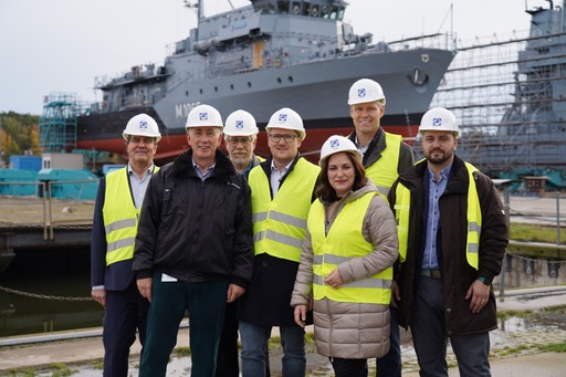 Ein Delegation der FDP in der Peene-Werft Wolgast