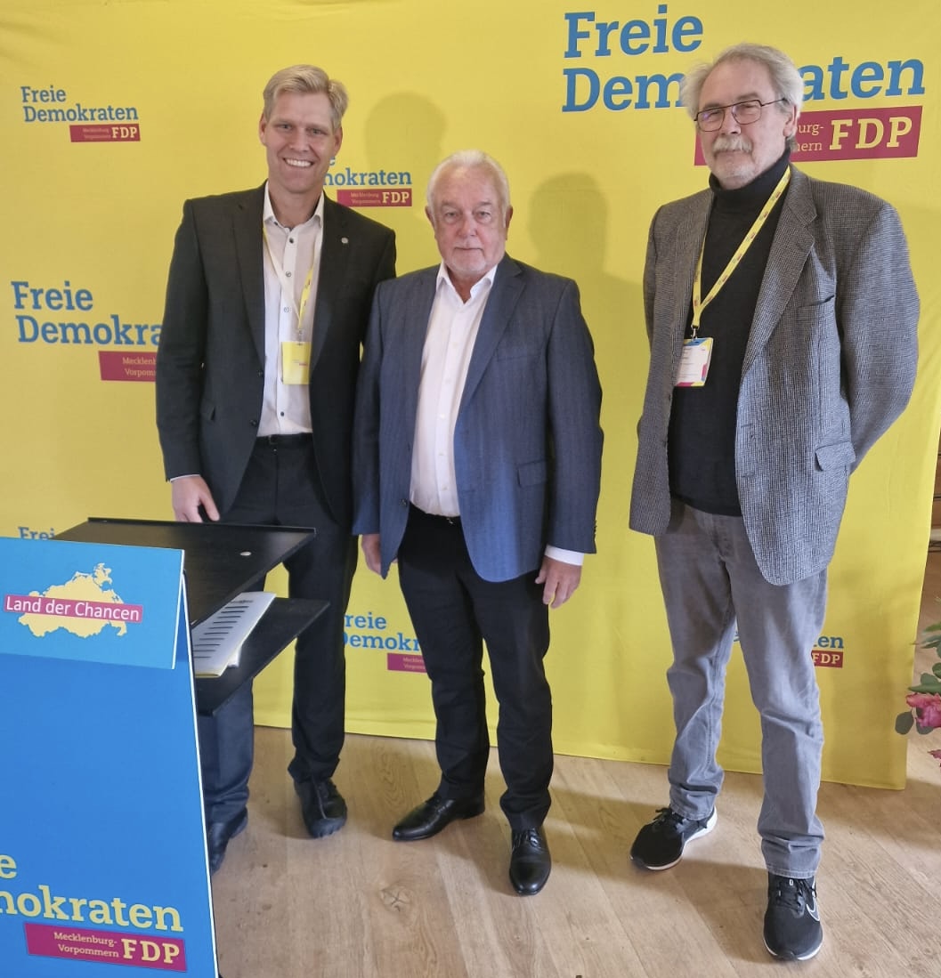 Christian Bartelt und Bernd Lange nach dem Austausch mit Wolfgang Kubicki